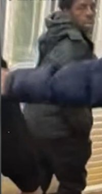 2 men injured in slashing at Queens subway station; police search for suspect