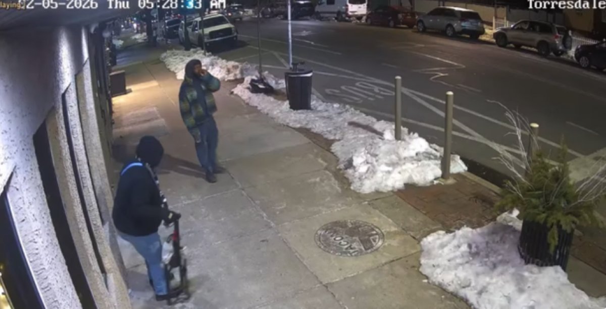 Bus Stop Robbery Video: Woman Dragged During Purse Snatching in Philadelphia