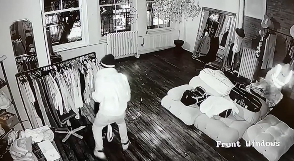 Surveillance video shows brazen heist at high-end boutique in SoHo