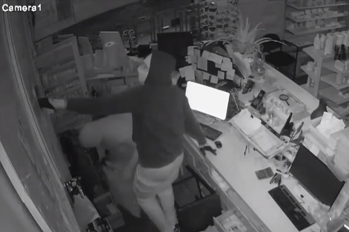Police: Burglars Smashing Into Pharmacies In Brooklyn And Queens, Stealing Cash, Prescription Pills