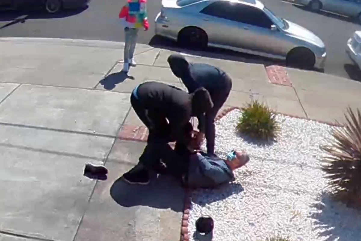 Disturbing video captures teens attacking, robbing 80-year-old Asian man