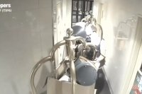 Caught On Camera: Suspected Burglars Cart Off More Than $10,000 Worth Of Stolen Items, NYPD Says