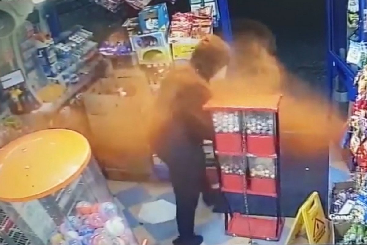 Brave shopkeeper fights off robber with chili powder
